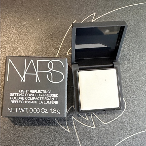 1.8 g -NARS Compact with White Setting Powder - Picture 1 of 5